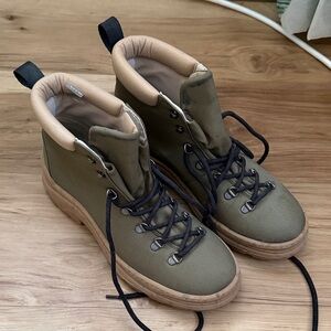 Thesus The Weekend Boot in Sage